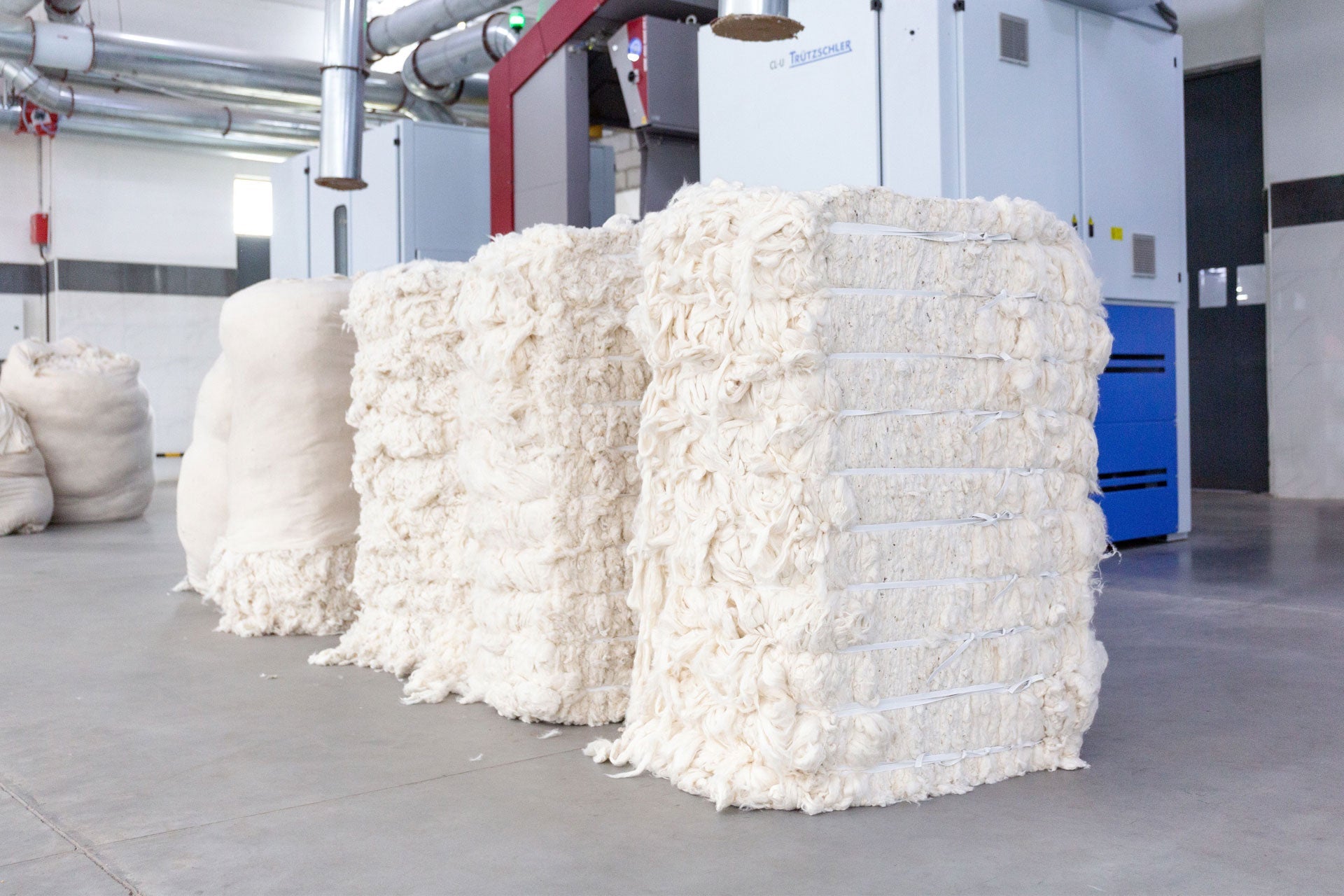 Fast Fashion vs Sustainable Fashion: Real Cost & Benefits of Sustainable Clothing