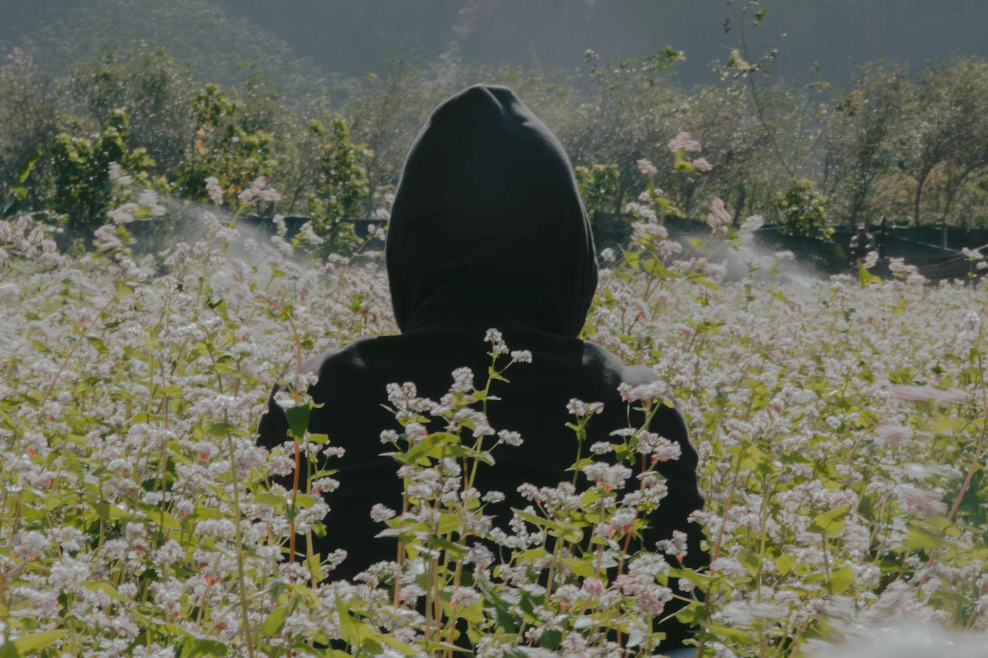 How to style an oversized hoodie?