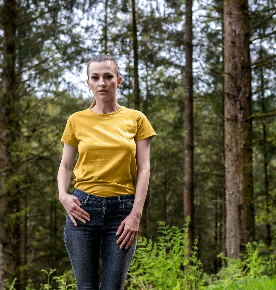 Women's sustainable essential t-shirt