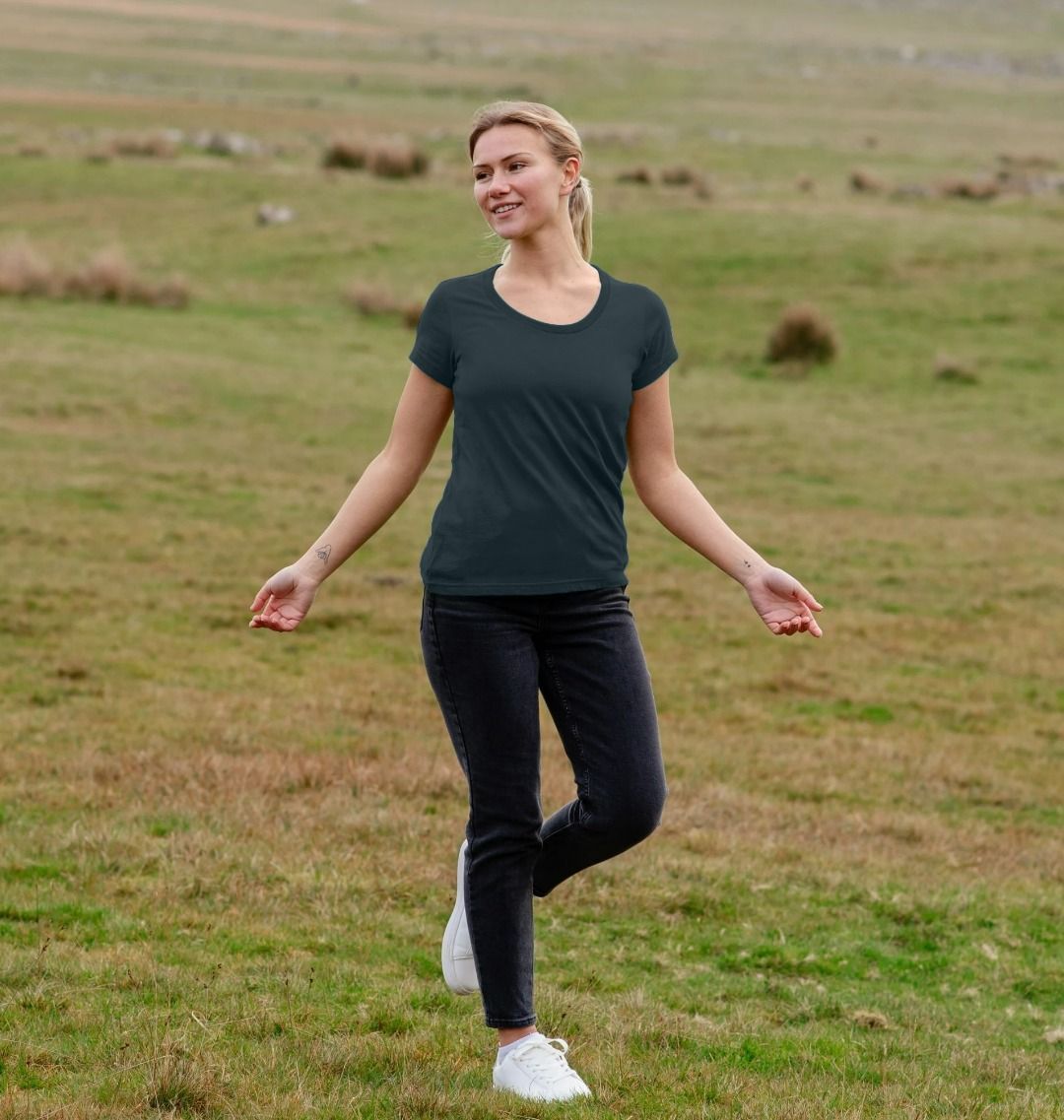 Women's organic cotton scoop neck t-shirt