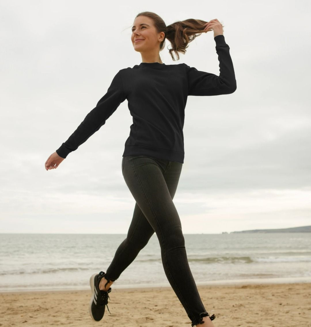 Women's sustainable essential sweatshirt