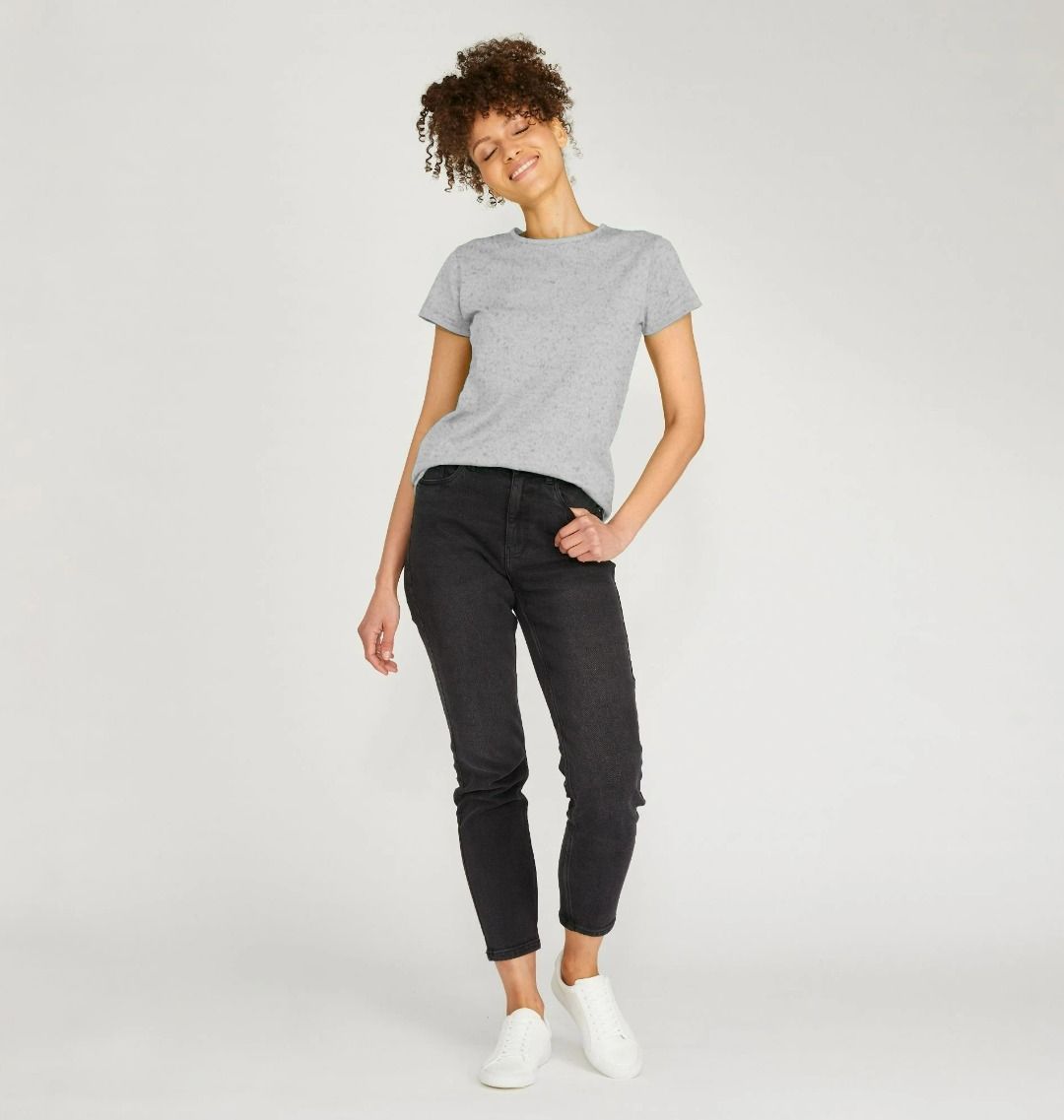 Women's sustainable essential t-shirt